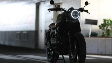 Tras verificar la información, los policías interceptaron al sujeto señalado, también de 24 años, quien no pudo acreditar la propiedad de la motocicleta. 