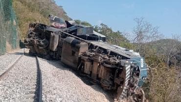 13 muertos descarrilamiento Tren Interoceanico Oaxaca.jpg