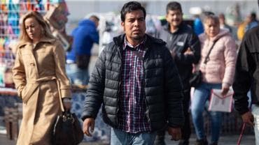 Ante estas condiciones, las autoridades recomendaron a la población usar al menos tres capas de ropa, preferentemente de algodón o lana.