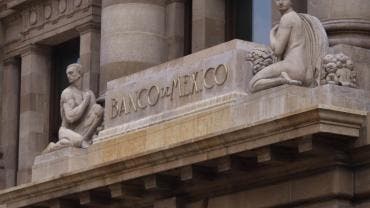baja Banxico tasa interes 7 por ciento.jpg