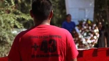 camiseta de uno de los compañeros de los 43 estudiantes desaparecidos de Ayotzinapa 