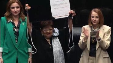 Ernestina Godoy rinde protesta FGR.jpg