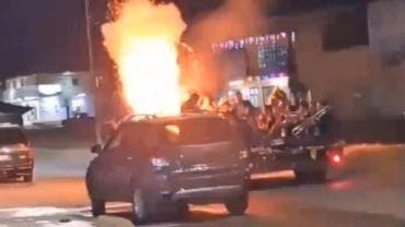 Explosión de pirotecnia en camioneta 