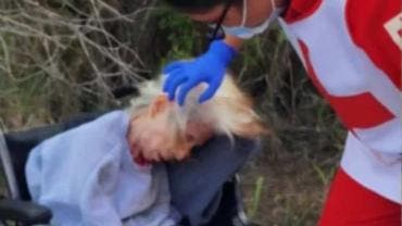 Mujer de la tercera edad abandonada en Playa Bagdad