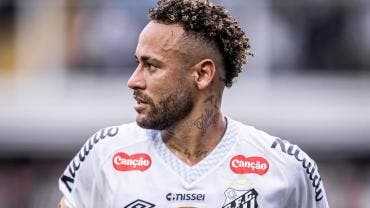 Neymar es operado de la rodilla 