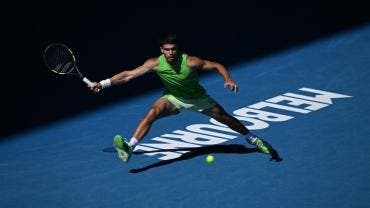 Alcaraz califica a octavos de final del abierto de Australia 