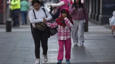 Las autoridades capitalinas exhortaron a la población a extremar precauciones, especialmente en zonas altas, y a mantenerse informada a través de los canales oficiales.