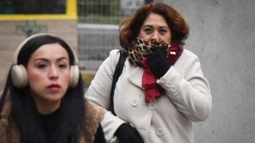 Ante este panorama, la SGIRPC recomendó a la población abrigarse adecuadamente, usar ropa en varias capas, cubrir boca y nariz para evitar aspirar aire frío.