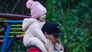 Además, se exhorta a lavarse las manos con frecuencia o usar gel antibacterial y acudir al centro de salud más cercano en caso de presentar algún malestar. 