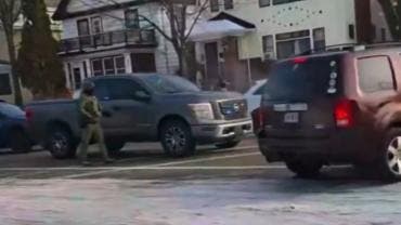 muere mujer disparos Minnesota.jpg