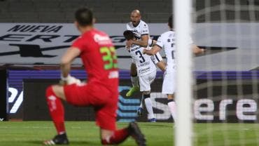 Pumas golea a Cruz Azul y logra avanzar a la final