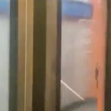 se avienta joven Metro Panteones.jpg