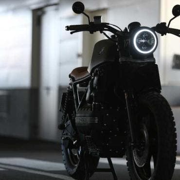 Tras verificar la información, los policías interceptaron al sujeto señalado, también de 24 años, quien no pudo acreditar la propiedad de la motocicleta. 