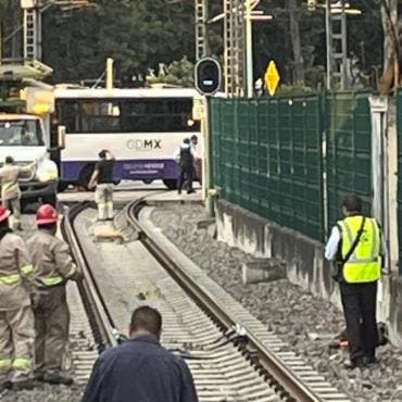 Derivado de esta falla, el servicio quedó suspendido de manera total en el tramo afectado
