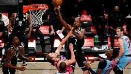 Primer victoria del trío de estrellas de los Nets, liderada por Kevin Durant