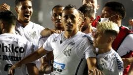 Con goles de Diego Pituca, Yeferson Soteldo y Lucas Braga, Santos le dio un ‘baile’ a Boca para apuntarse en la final continental, en la que se medirá a Palmeiras en el Maracaná