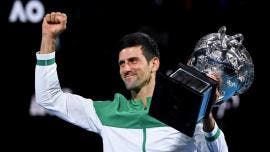 Djokovic fulmina a Medvedev y levanta su noveno Abierto de Australia