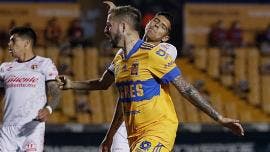 Tigres gana a Xolos con doblete del ‘Diente’ López y cae último invicto