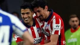 Oblak y Suárez brillan en triunfo del líder Atlético sobre Alavés