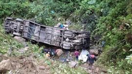 Mueren 20 personas al caer autobús a despeñadero en Bolivia (EFE)