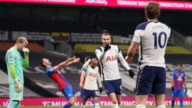 Dobletes de Bale y Kane meten al Tottenham en la lucha por Europa