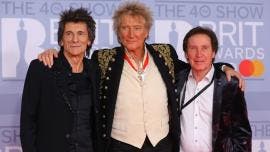 Ronnie Wood, Rod Stewart y Kenney Jones durante los Brit Awards 2020. 