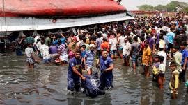 27 muertos al hundirse un barco en un río de Bangladesh (EFE)