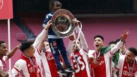 Edson Álvarez y Ajax amarran título de la Eredivisie con una goleada