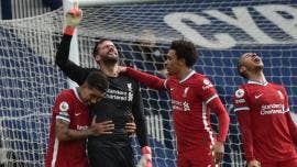 El portero Alisson marca gol agónico y acerca al Liverpool a Champions