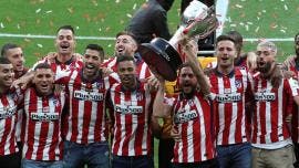 Atlético de Madrid y Héctor Herrera reciben la copa de campeón de Liga