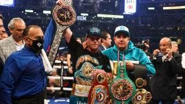 'Canelo' noquea a Saunders y ya tiene tres títulos supermedianos