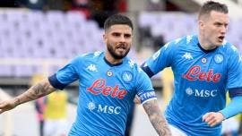 Napoli derrota a Fiorentina y está a un triunfo de la Champions League