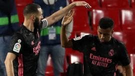 Real Madrid golea a Granada y sigue a la caza del Atlético