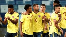 Colombia doblega a Ecuador con gol de Cardona en inicio de Copa América