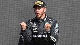 Hamilton ‘elimina’ a Verstappen y conquista el GP de Gran Bretaña