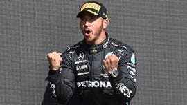 Hamilton ‘elimina’ a Verstappen y conquista el GP de Gran Bretaña