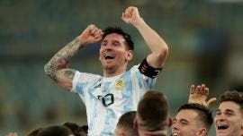 Messi dedica triunfo a Maradona: seguro nos apoyó desde donde esté
