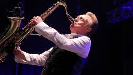 El saxofonista de la banda británica UB40, Brian Travers. 