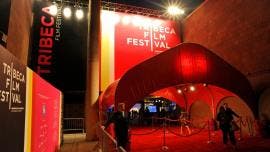 Tribeca se convirtió este año en el primer festival de cine de peso en volver a celebrar eventos en persona, y organizó más de 250 proyecciones de películas en los cinco distritos de Nueva York entre el 9 y el 20 de junio. 