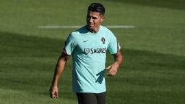Cristiano Ronaldo, foco de miradas en el primer entrenamiento de Portugal