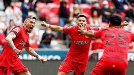 Toluca remonta a un Pumas que vive un infierno con tres expulsados