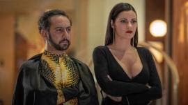 Maite Perroni con Humberto Busto, en una escena de 'El juego de las llaves'.