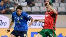 Italia deja ir puntos ante Bulgaria, pero iguala récord invicto de España