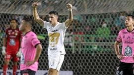 Dinenno guía victoria de Pumas sobre León y mantiene el sueño de repechaje