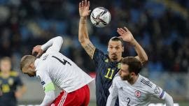 Suecia y Zlatan Ibrahimovic caen en Georgia y allanan el camino a España