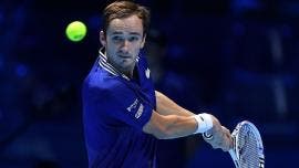 Medvedev gana batalla a Zverev y sella su segundo triunfo de las ATP Finals