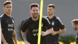 Messi se entrena sin problemas y Argentina confía en tenerlo contra Uruguay