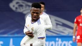 Real Madrid doblega a Sevilla y se afianza en la cima con golazo de Vinicius