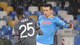 ‘Chucky’ sale en camilla en duelo en que Napoli clasifica en la Europa League