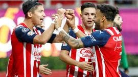 Chivas debuta en el Clausura 2022 con arrolladora victoria sobre Mazatlán